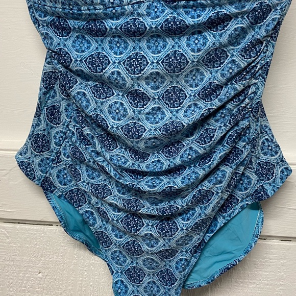 Onshore One Piece Swimsuit Women's Size 12 US Navy White Padded Shelf Bra - Picture 3 of 10